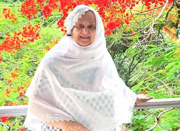 After being diagnosed with pneumonia, Saira Banu develops two clots in her calf: Reports : Bollywood News