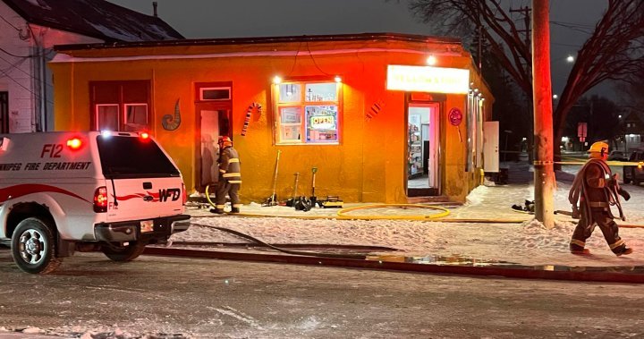 Cops first on scene at North End blaze, Winnipeg firefighters say - Winnipeg