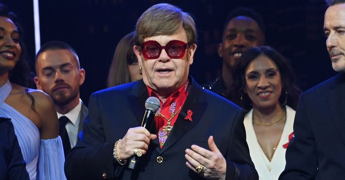 Elton John health update: Singer drops bombshell eyesight admission on stage at musical premiere: 'It's hard for me'