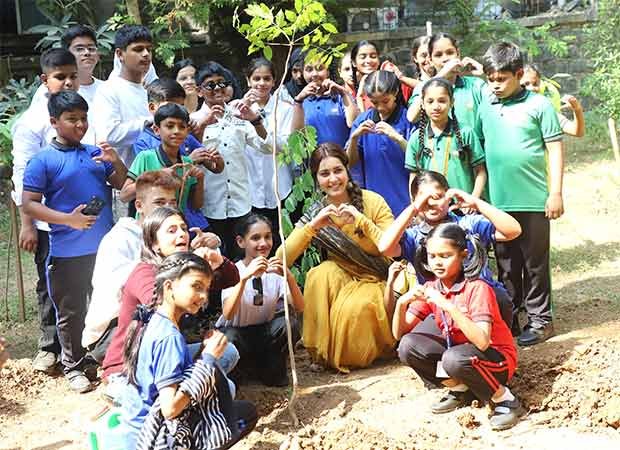 Raashii Khanna celebrates pre-birthday by planting saplings with 100 kids for an eco-friendly initiative 100 : Bollywood News