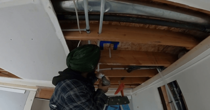 B.C. plumbers donate time, money to help local mom battling cancer - BC