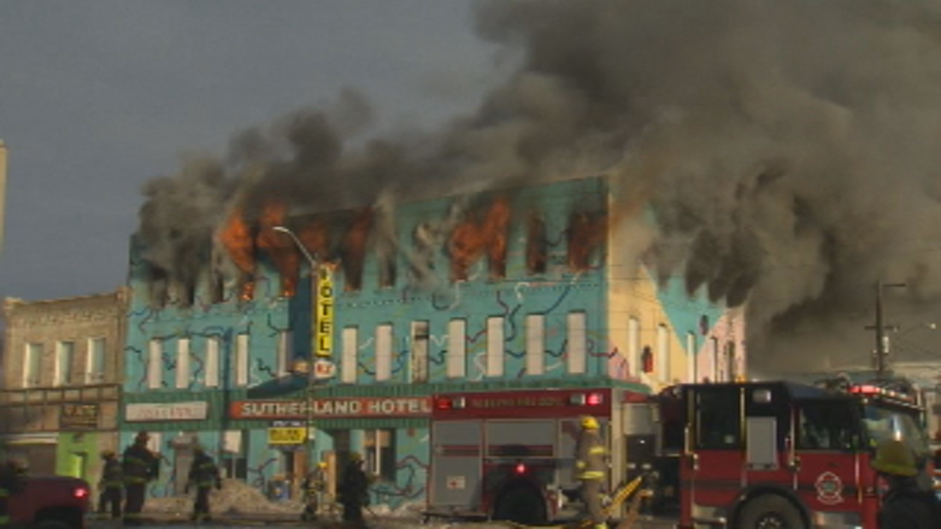 Sutherland Hotel expected to be total loss after fire rips through historic building - Winnipeg