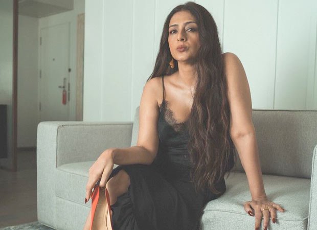 Tabu says ‘STOP PRESS’ as controversial remark on ‘wanting to share a bed with a man’ goes viral : Bollywood News