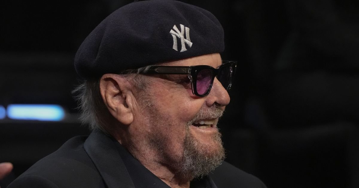 Jack Nicholson makes rare public appearance for SNL 50 anniversary show